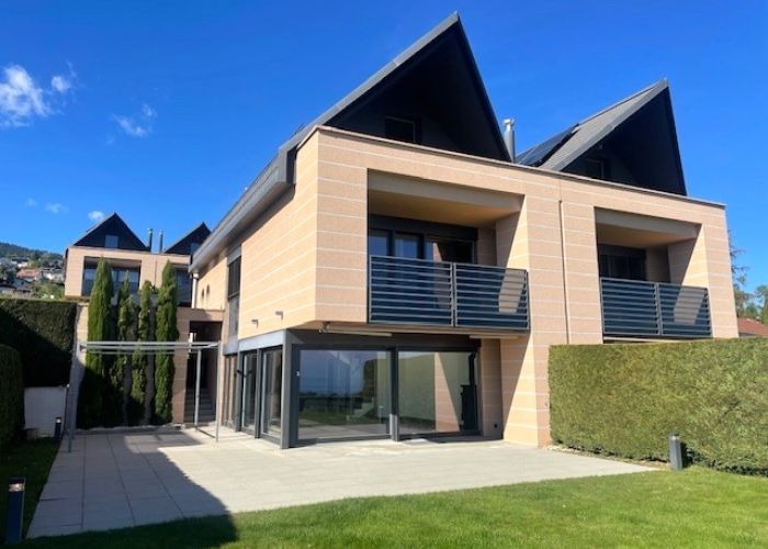 Villa jumelle de 270m2 utiles avec vue sur le lac, les Alpes et le Mont-Blanc