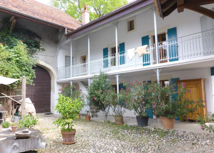 Magnifique appartement de 4.5 pièces dans maison de village, accès jardin