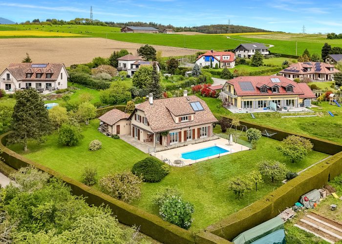 Belle villa Vaudoise de 7.5 pièces avec piscine, vue sur le lac et les Alpes