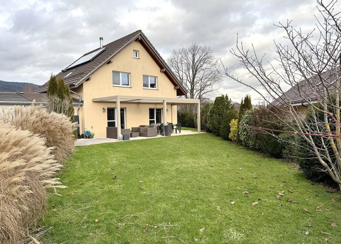 Charmante villa jumelle de 5.5 pièces