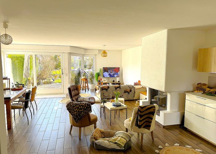 Charmante villa contiguë de 5.5 pièces, dans quartier résidentiel